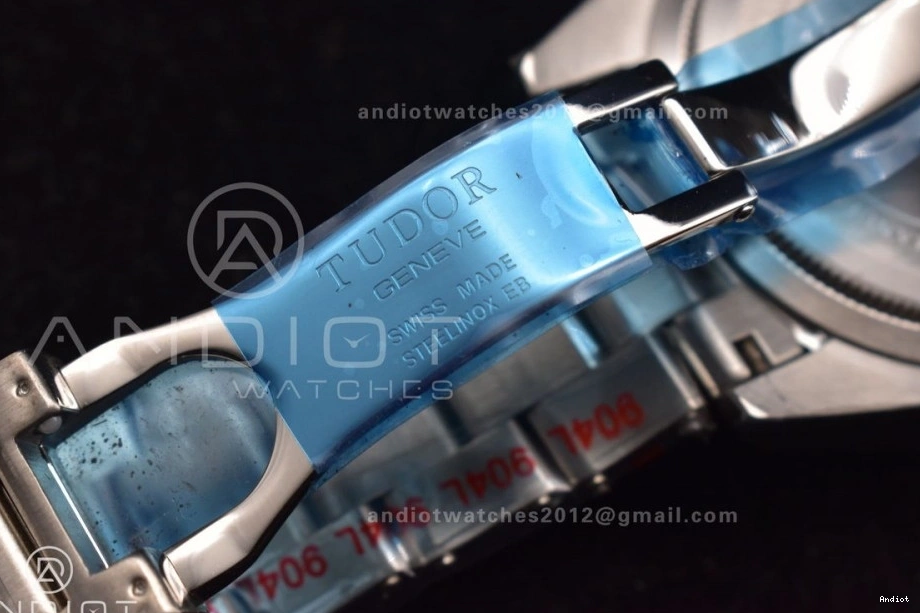 Bay White 1:1 on SS TWS Dial A Resilient Bracelet Black SS Best Edition Chrono 522 0722